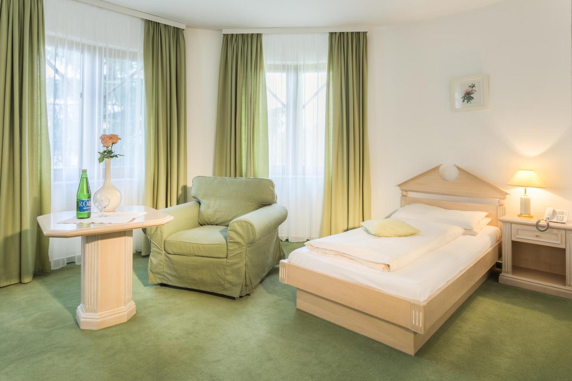 Kurhotel Leonardo Hoheneich Стая снимка